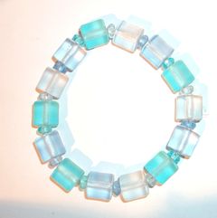 Bracelet 014 perles translucides bleu