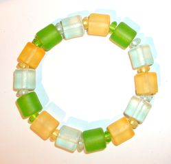 Bracelet 015 perles translucides vertes